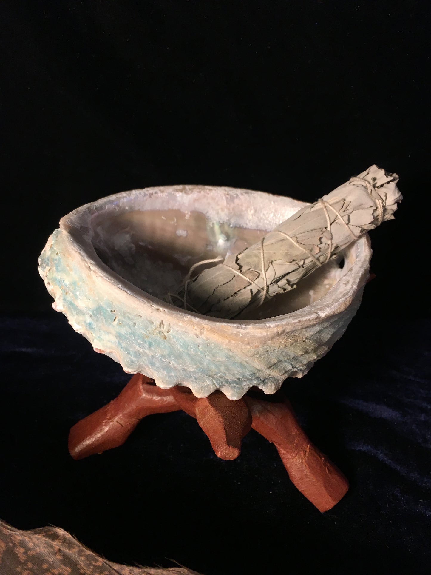 Deluxe Smudge Kit: Abalone Shell, Stand, Sage, Quartz Crystal Gem, Nag Champa Incense, Incense Burner, Traditional Feather